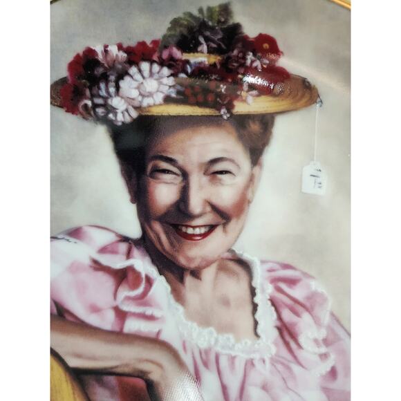 Legendary Ladies Minnie Pearl Plate #1315 Gold Trim + Holder Cumberland Registry - Picture 3 of 12